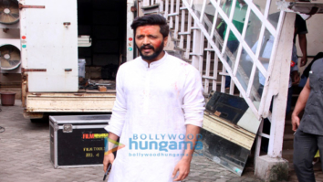 Riteish Deshmukh spotted after photoshoot at Mehboob Studio