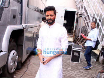 Riteish Deshmukh spotted after photoshoot at Mehboob Studio