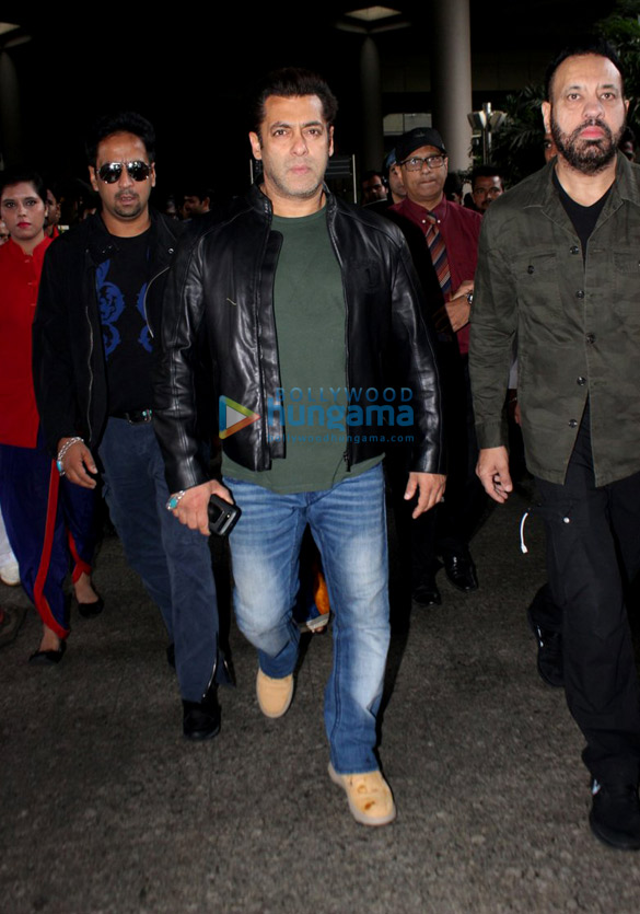salman khan parineeti chopra and kanika kapoor snapped at the airport 1