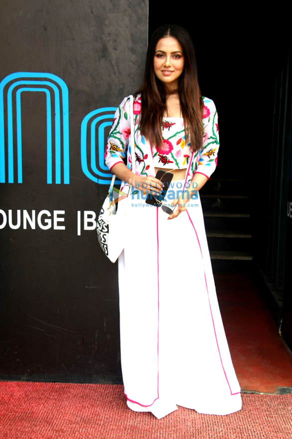 sana khan and aditi rao hydari snapped at a lounge 1
