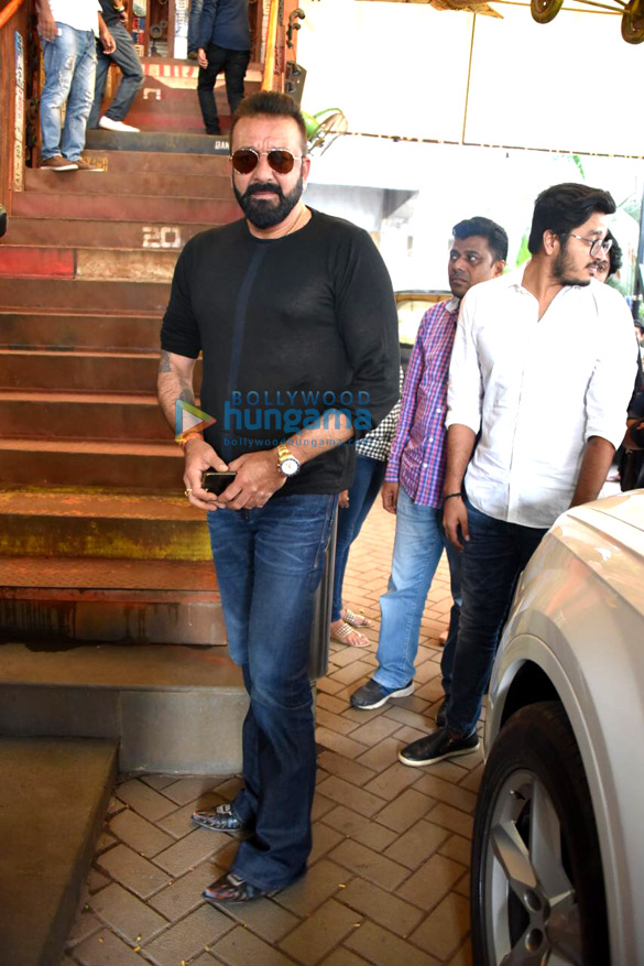 sanjay dutt snapped promoting the film bhoomi 6