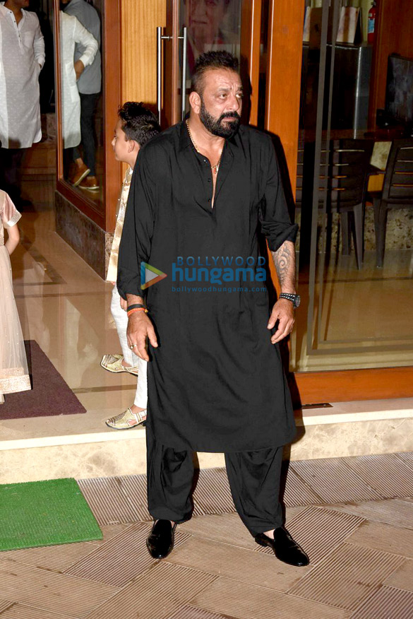 sanjay dutts eid dinner with bhoomi starcast 4