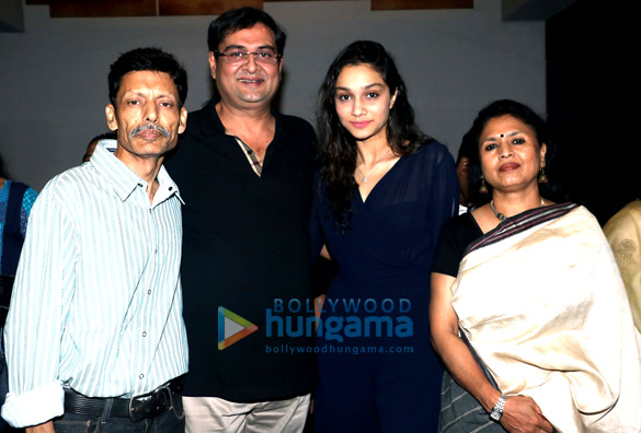 sarika satish kaushik anup jalota and others grace the special screening of film mr kabaadi 7