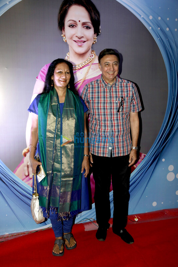 shah rukh khan graces hema malinis dance event with international artist 16