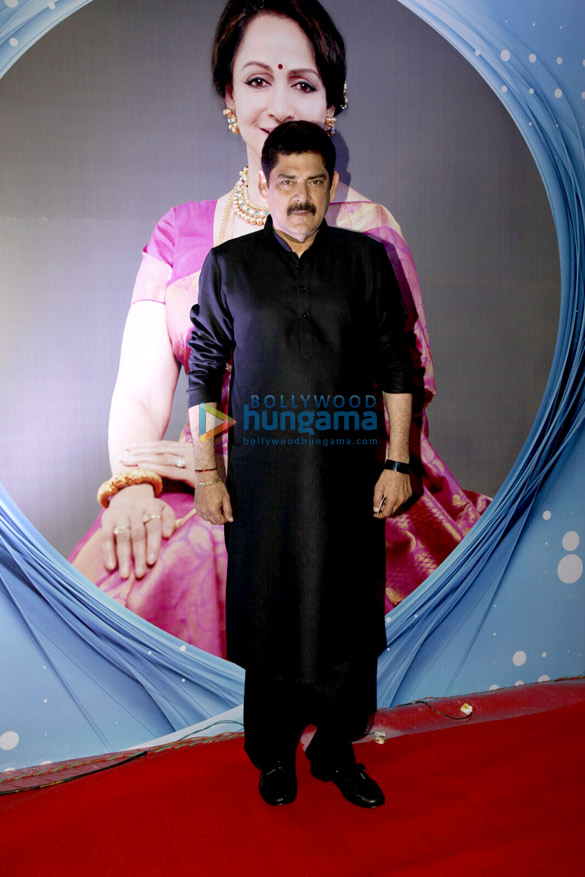shah rukh khan graces hema malinis dance event with international artist 18