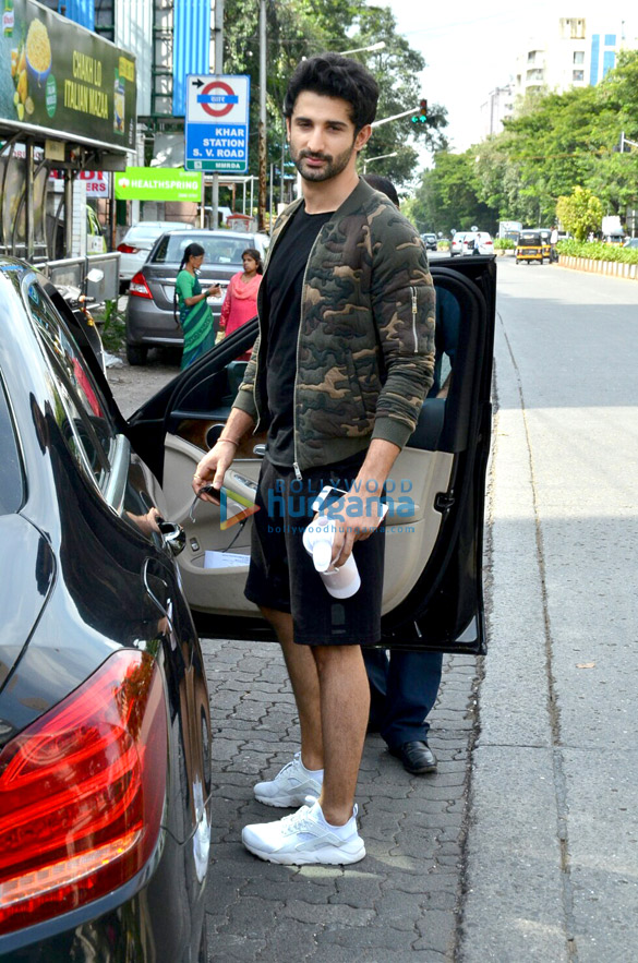 sidhant gupta snapped post his gym session in bandra 1
