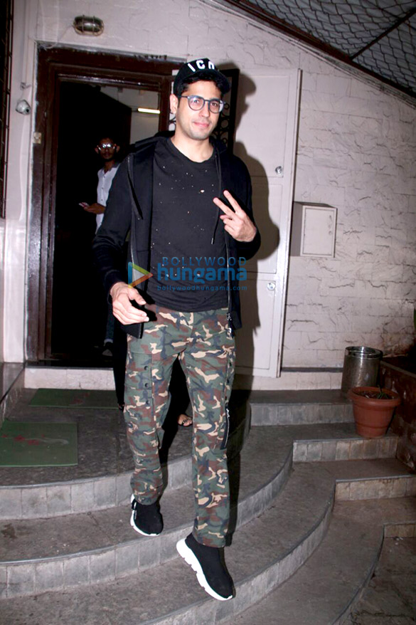 sidharth malhotra spotted at purple haze studio for dubbing for his ad shoot 6