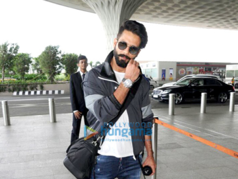 Sonam Kapoor, Shraddha Kapoor, Jacqueline Fernandez, Vidyut Jammwal and Rhea Kapoor snapped at the airport