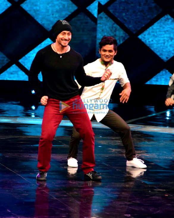 tiger shroff shoots for an episode of dance season 3 2