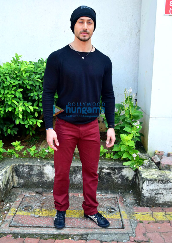 tiger shroff shoots for an episode of dance season 3 4