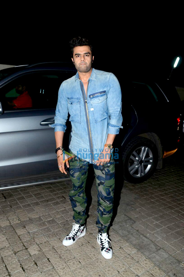 varun dhawan alia bhatt taapsee pannu remo dsouza and kiara advani grace the screening of judwaa 2 at pvr juhu 14