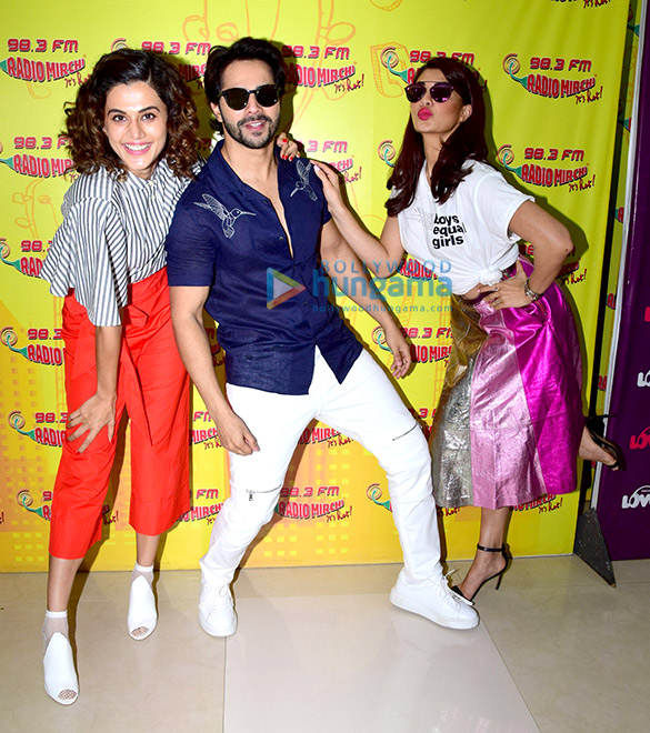varun dhawan jacqueline fernandez and taapsee pannu promote judwaa 2 at 98 3 fm radio mirchi 1