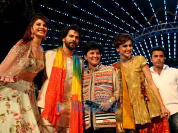 Varun Dhawan, Jacqueline Fernandez, Taapsee Pannu promote 'Judwaa 2' at Falguni Pathak's Navratri event