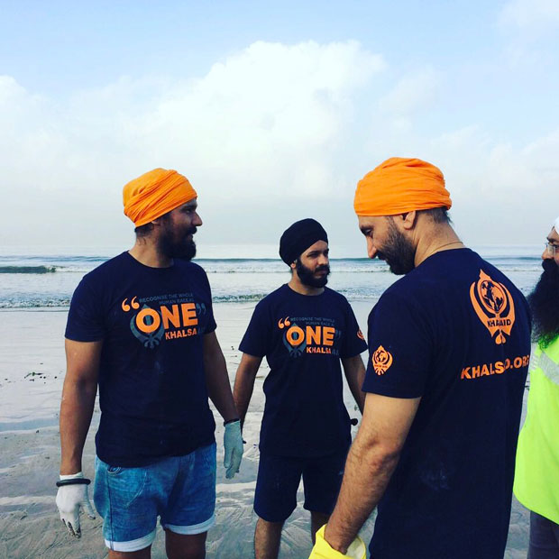 When-Randeep-Hooda-took-up-the-task-of-cleaning-up-Versova-beach-in-Mumbai-4