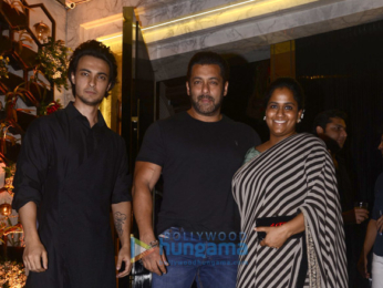 Baba Dewan's star-studded Diwali bash