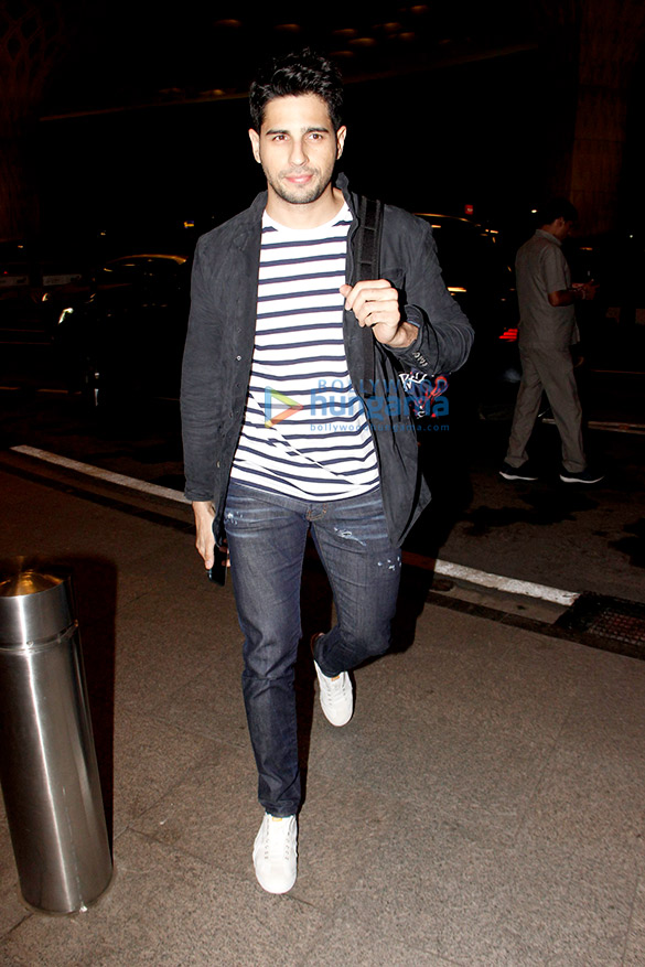 Sidharth Malhotra, Kriti Sanon, Huma Qureshi and others snapped at the airport Sidharth Malhotra, Kriti Sanon, Huma Qureshi and others snapped at the airport