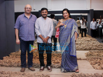 Anuradha Paudwal and others grace the inauguration of Kuldip Karegaonkar's latest exhibition 'Maati'