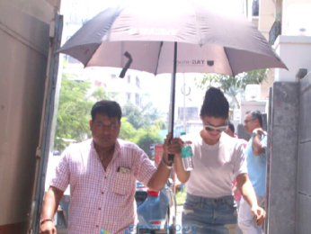Jacqueline Fernandez snapped house hunting in Bandra