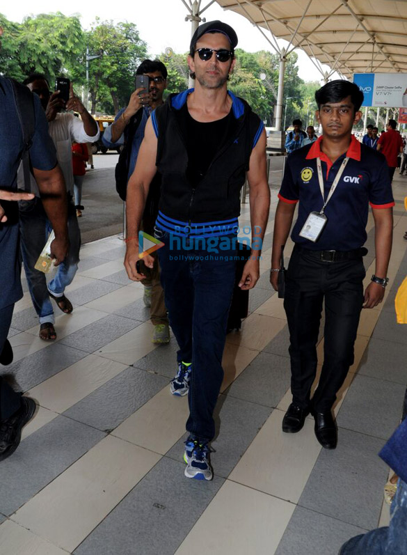 Hrithik Roshan, Sussanne Khan and their children spotted heading to Goa Hrithik Roshan, Sussanne Khan and their children spotted heading to Goa