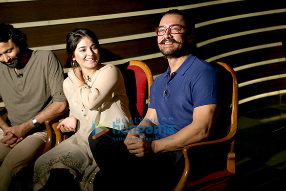 aamir khan and zaira wasim at a photoshoot in new delhi 3