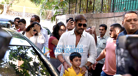 ajay devgan and kajol watch golmaal again with their kids 6