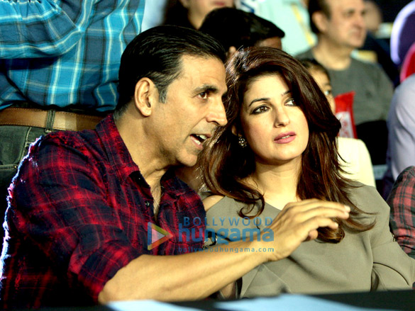akshay kumar and twinkle khanna at vivo pro kabaddi super playoffs 1