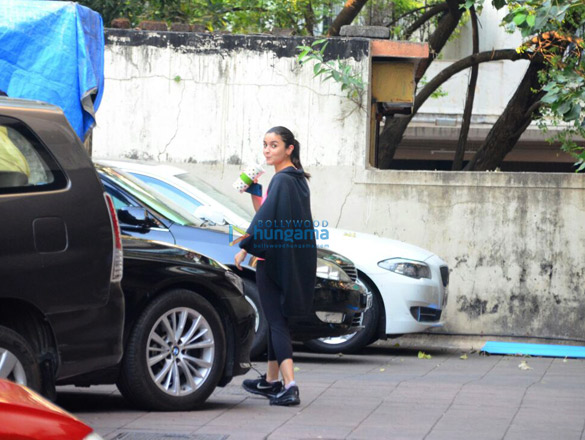 alia bhatt spotted after her gym session 2