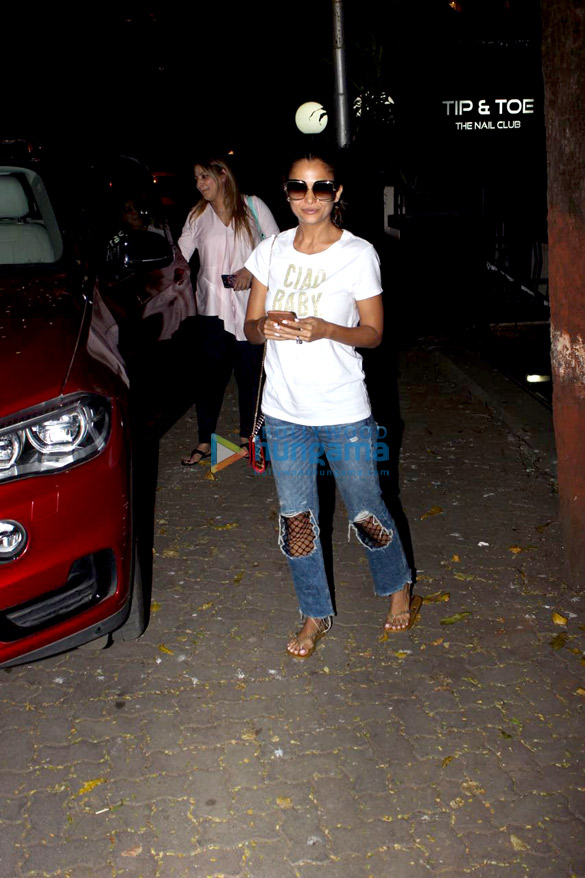 amrita arora snapped at salon 2
