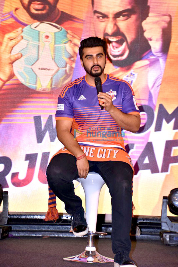 arjun kapoor graces the press meet of fc pune city at j w marriott 5