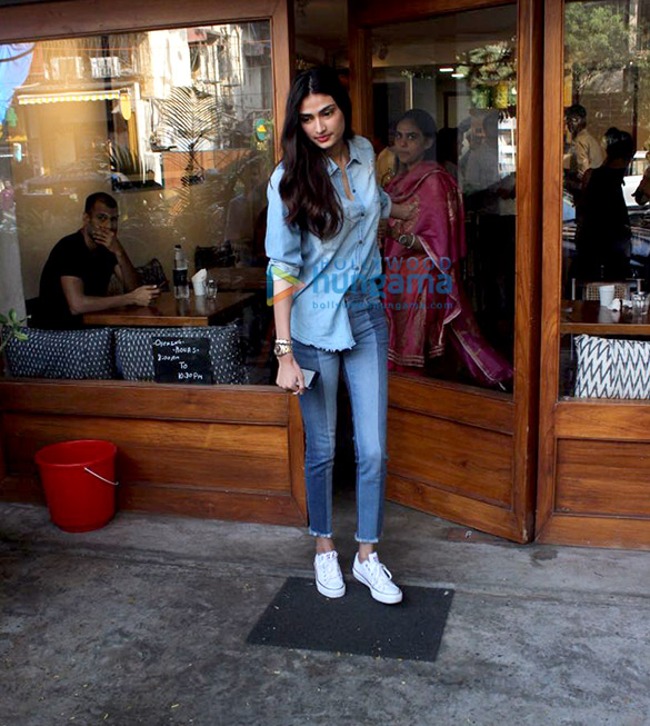 athiya shetty snapped at sequel in bandra 2