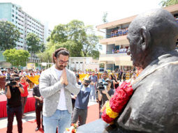 BACK TO SCHOOL: Aamir Khan celebrates Gandhi Jayanti in Singapore!