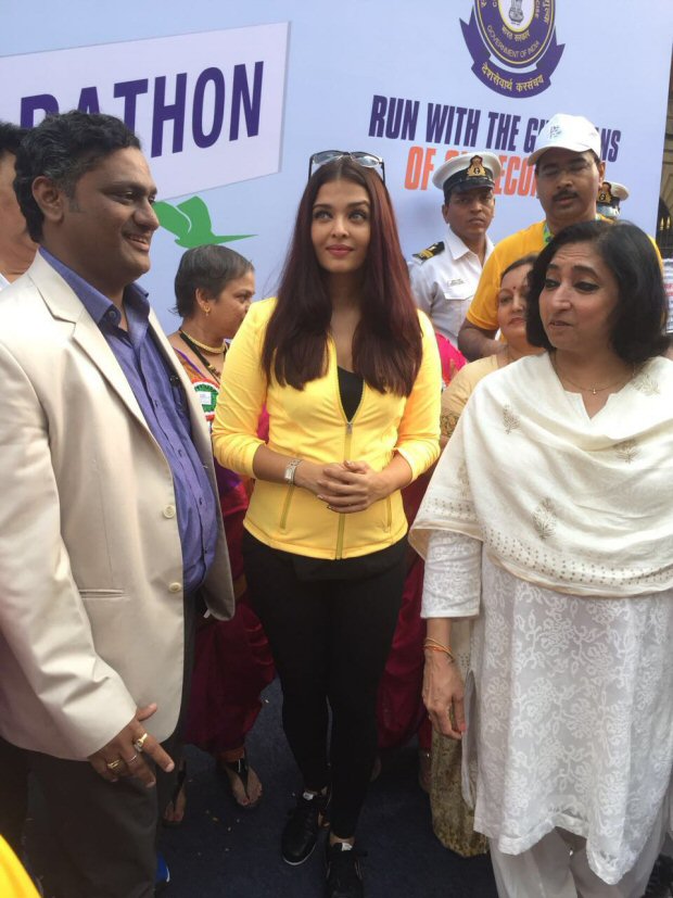 Check out Aishwarya Rai Bachchan graces the Mumbai Customs marathon1