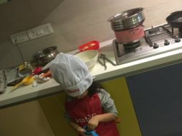 Check out: Akshay Kumar- Twinkle Khanna’s daughter Nitara turns Chef
