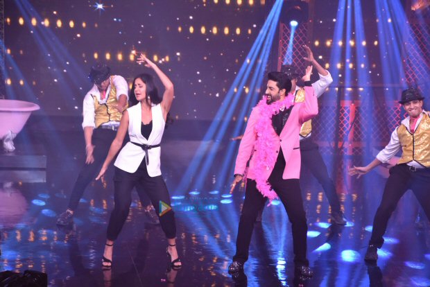 Check out Katrina Kaif grooves with Abhishek Bachchan on 'Sheila Ki Jawaani' (3)