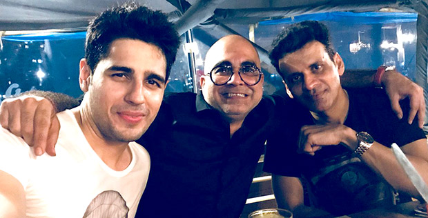 Check out Sidharth Malhotra and Manoj Bajpayee party hard at the Aiyaary wrap-up party (2)