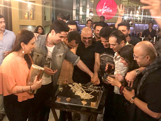 Check out Sidharth Malhotra and Manoj Bajpayee party hard at the Aiyaary wrap-up party (3)