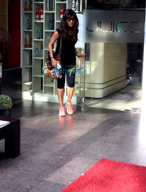 chitrangda singh snapped at juice salon 4