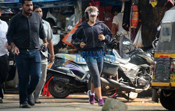 ekta kapoor and kajol spotted in juhu 6