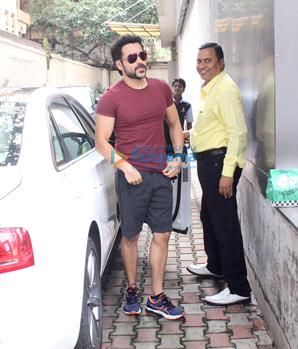 emraan hashmi snapped at vishesh films office 2