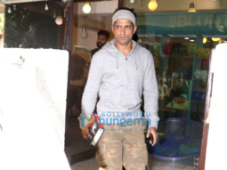 Farhan Akhtar snapped at B’blunt salon