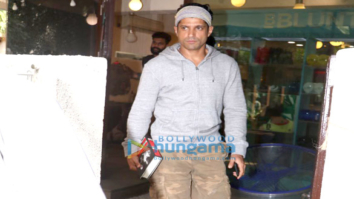 Farhan Akhtar snapped at B’blunt salon