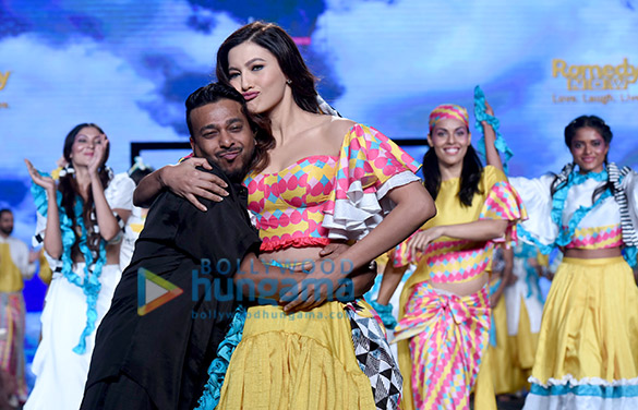 gauahar khan walks the ramp at the ramp at the ibfw 2017 2