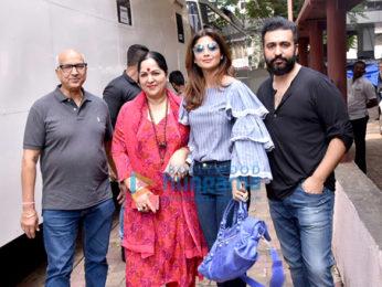 Golmaal Again cast on the sets of Aunty Boli Lagao Boli