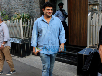 Siddhart Roy Kapur at Aamir Khan's house