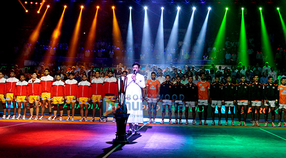 irrfan khan sings the national anthem at vivo pro kabaddi season 5 super playoffs 1
