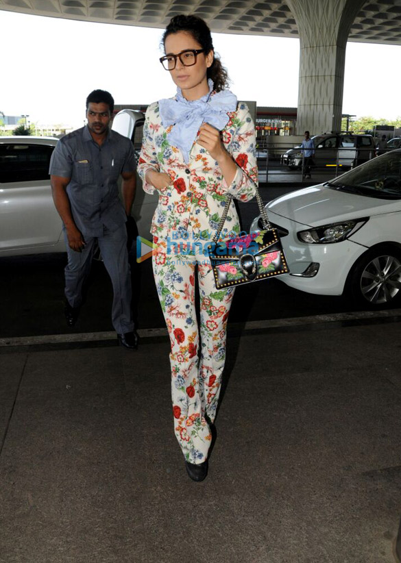 kangana ranaut spotted while on her way to jaipur 6