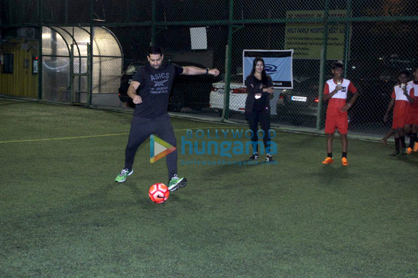 mandana karimi snapped with her football team 3