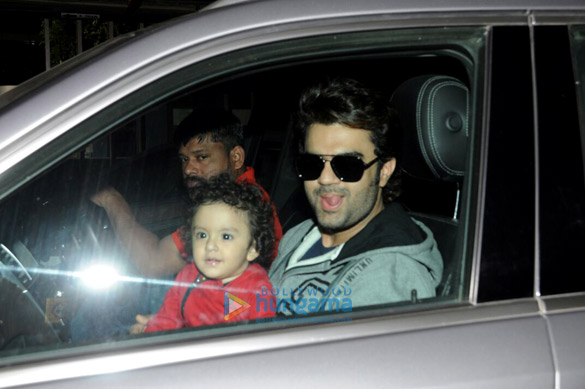 manish paul spotted with family at the airport 6