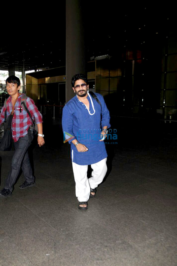 parineeti chopra arshad warsi ajay devgn airport arrive from delhi after golmaal again promotions 6