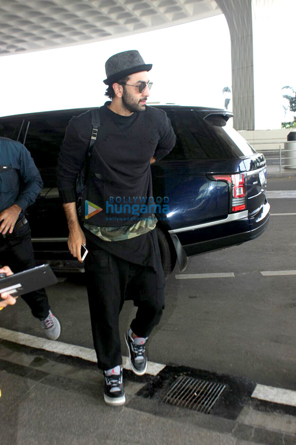 ranbir kapoor spotted at the airport 3